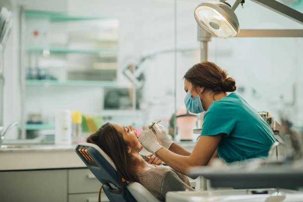 How to Choose the Best Cosmetic Dentist in Newport Beach for Your Smile Goals?