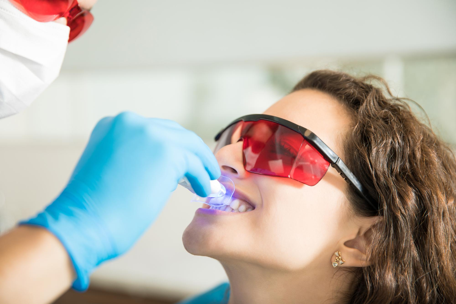 Best Teeth Whitening in Newport Beach: How to Choose the Right Dentist